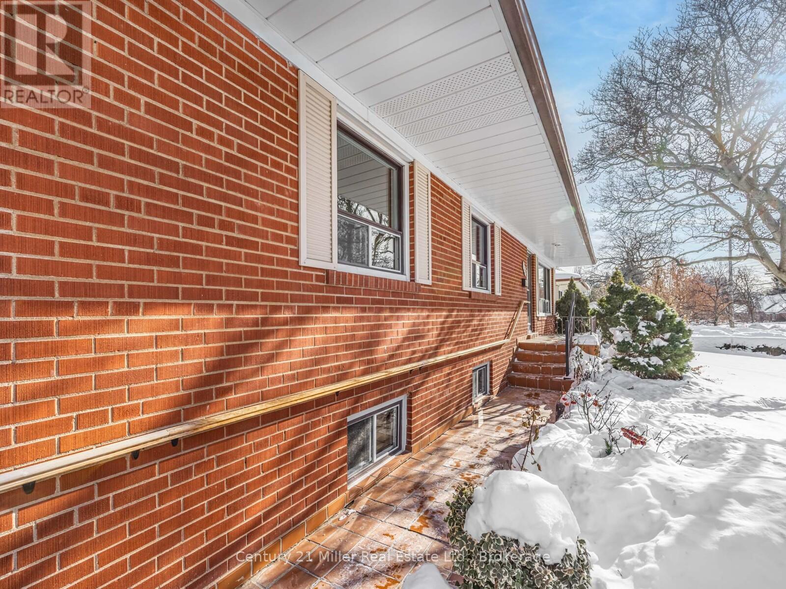 309 Queen Mary Drive, Oakville, Ontario  L6K 3L5 - Photo 6 - W12745594