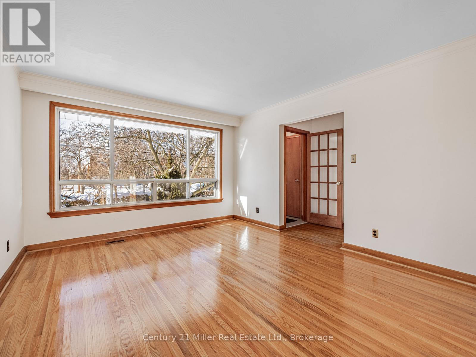 309 Queen Mary Drive, Oakville, Ontario  L6K 3L5 - Photo 9 - W12745594