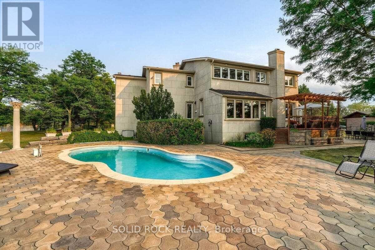 10 Merrydale Court, Brampton, Ontario  L6P 0H4 - Photo 49 - W12745658