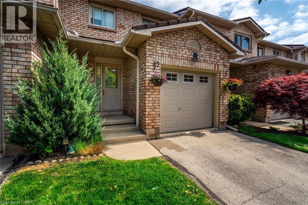 <div class="slider-price">$629,000</div><p>391 Stone Church Road E Unit# 63, Hamilton, Ontario</p>