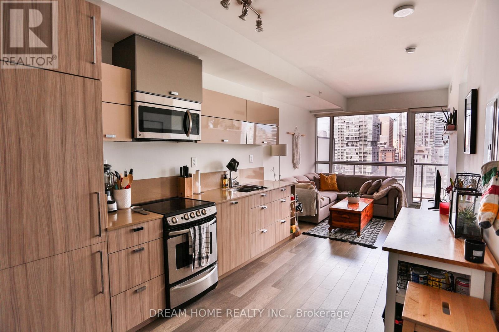 1506 - 290 Adelaide Street W, Toronto, Ontario  M5V 1P6 - Photo 2 - C12745676