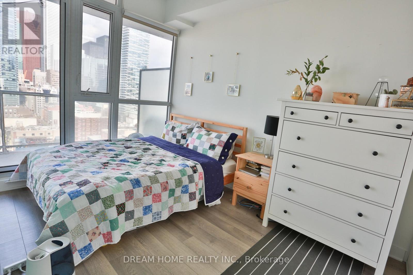 1506 - 290 Adelaide Street W, Toronto, Ontario  M5V 1P6 - Photo 4 - C12745676