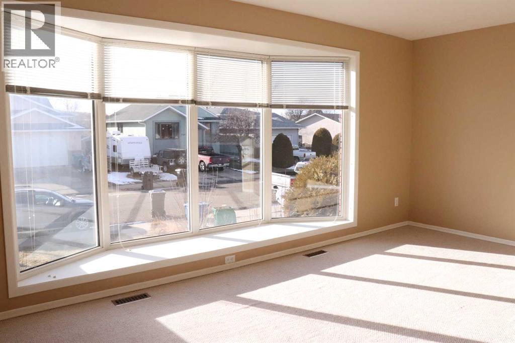 164 Mt Crandell Crescent W, Lethbridge, Alberta  T1K 6L8 - Photo 4 - A2283005