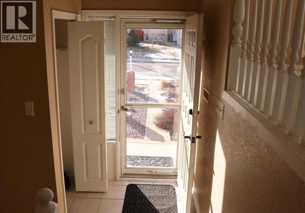 164 Mt Crandell Crescent W, Lethbridge, Alberta  T1K 6L8 - Photo 3 - A2283005