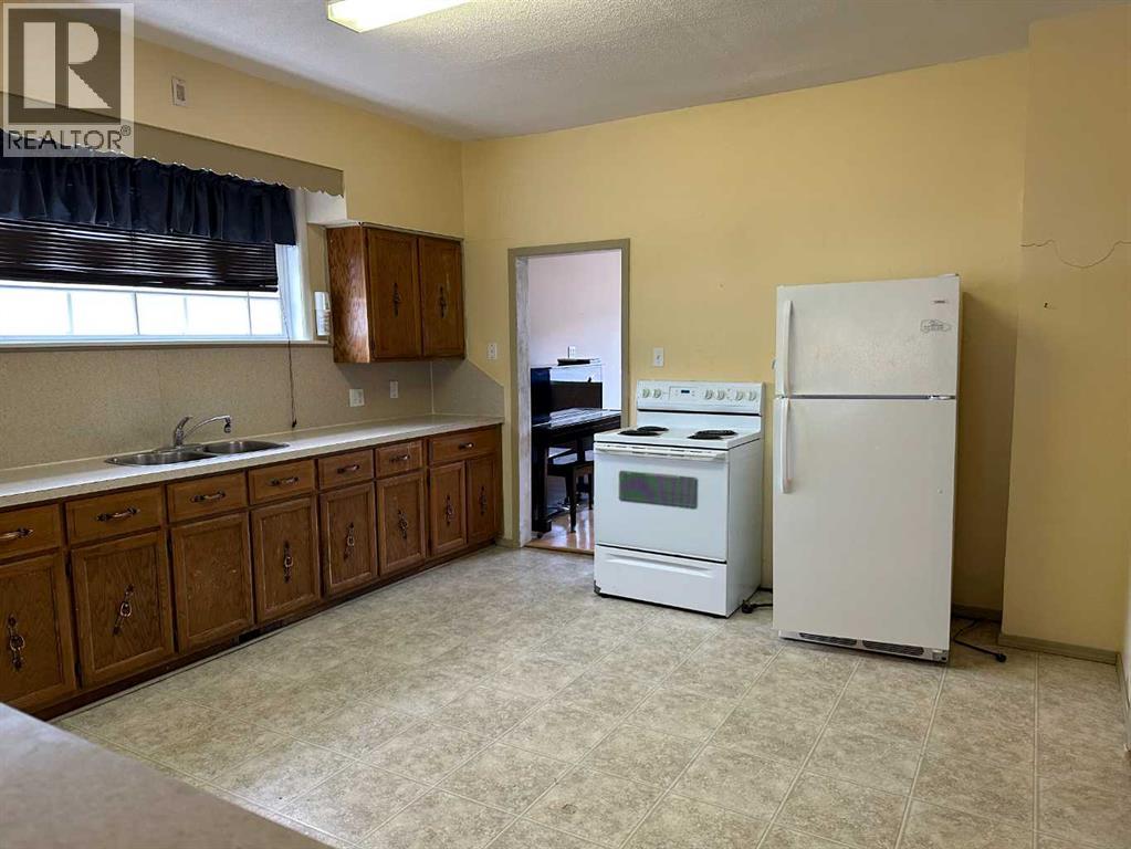 7526 18 Avenue, Coleman, Alberta  T0K 0E0 - Photo 3 - A2275226