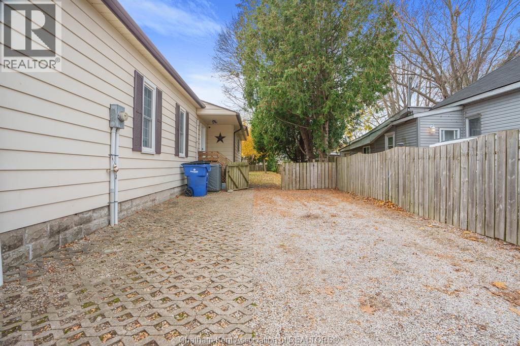 26 Bedford Street, Chatham, Ontario  N7L 2V3 - Photo 6 - 25031039