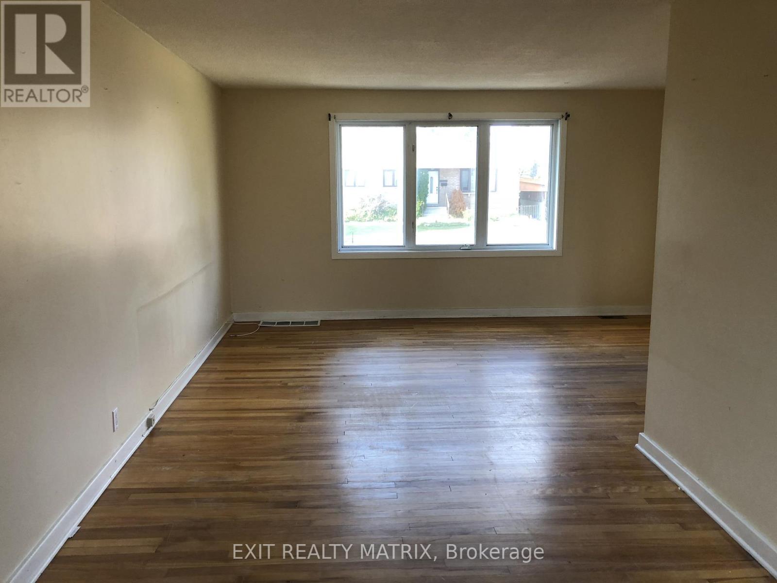 1504 Kingsdale Avenue, Ottawa, Ontario  K1T 1H2 - Photo 7 - X12745692