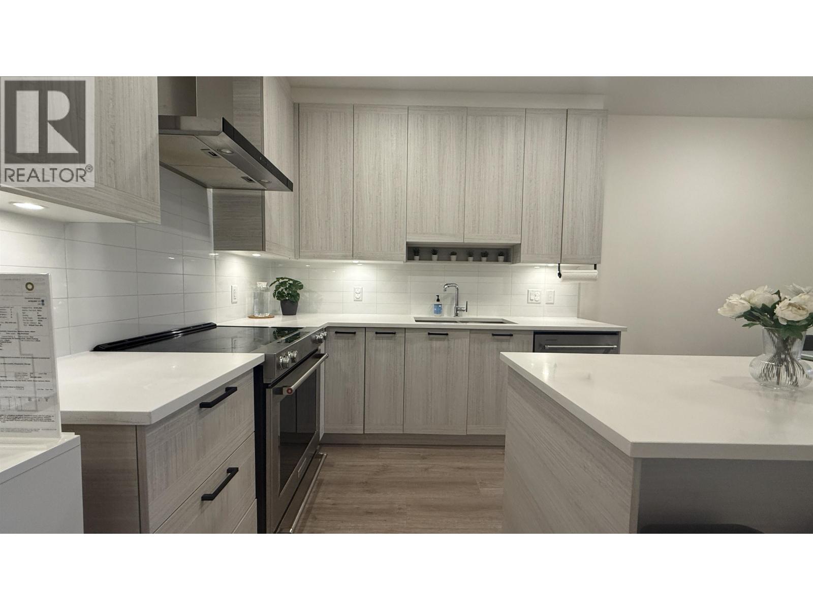 322 7133 14th Avenue, Burnaby, British Columbia  V3N 0H5 - Photo 5 - R3082922