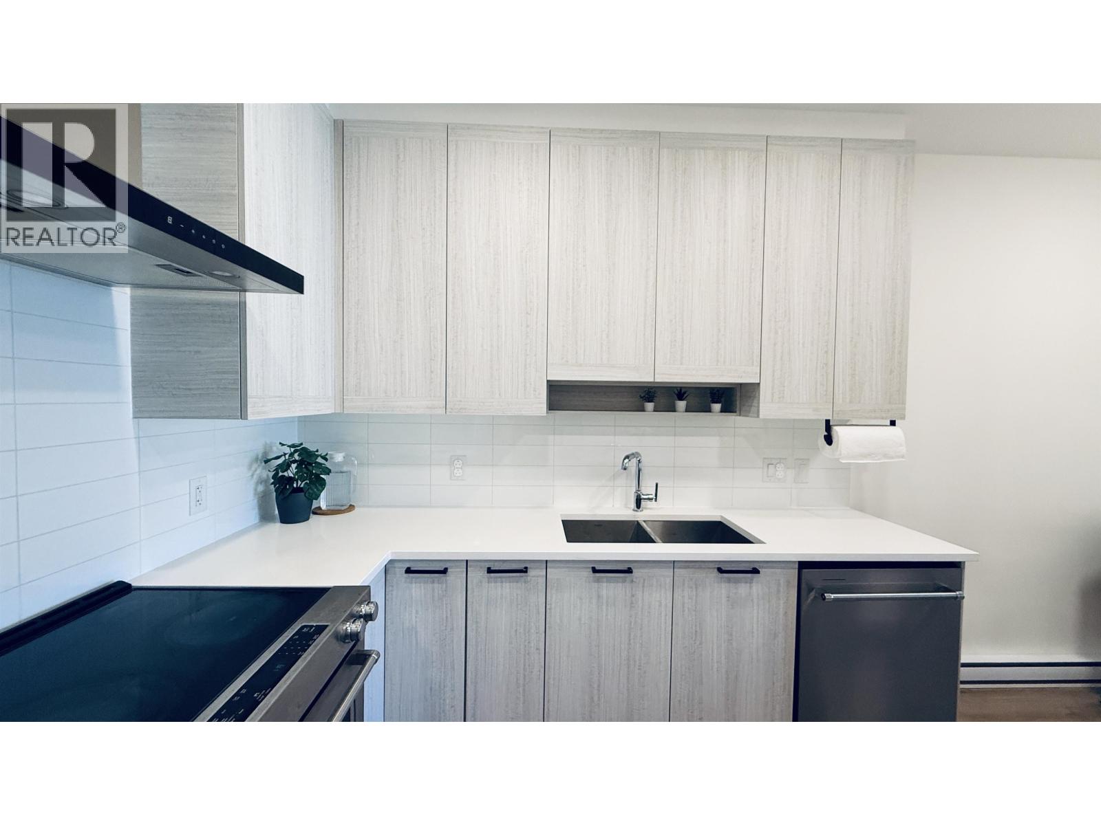 322 7133 14th Avenue, Burnaby, British Columbia  V3N 0H5 - Photo 4 - R3082922