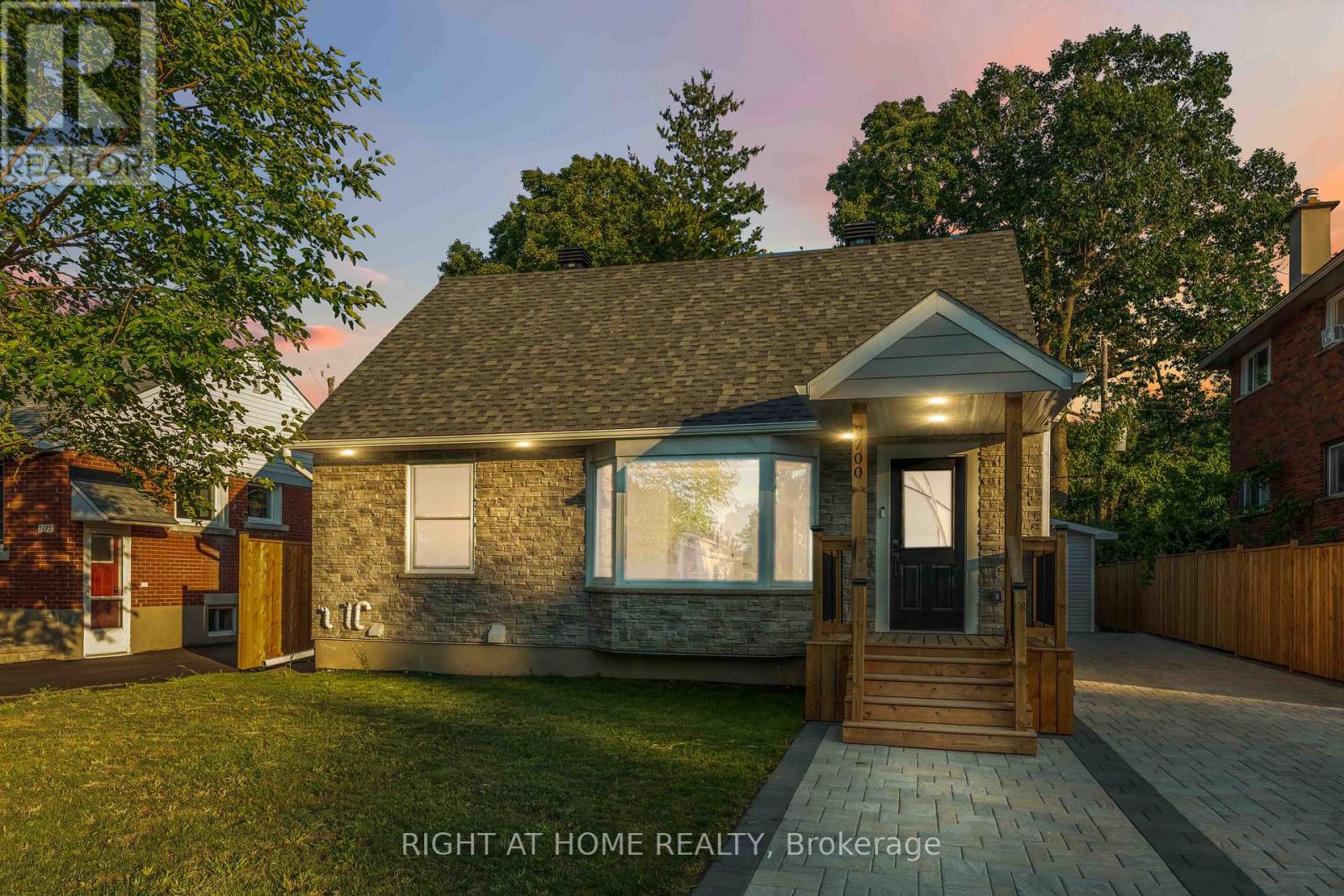 2700 Priscilla Street, Ottawa, Ontario  K2B 7E2 - Photo 2 - X12745712