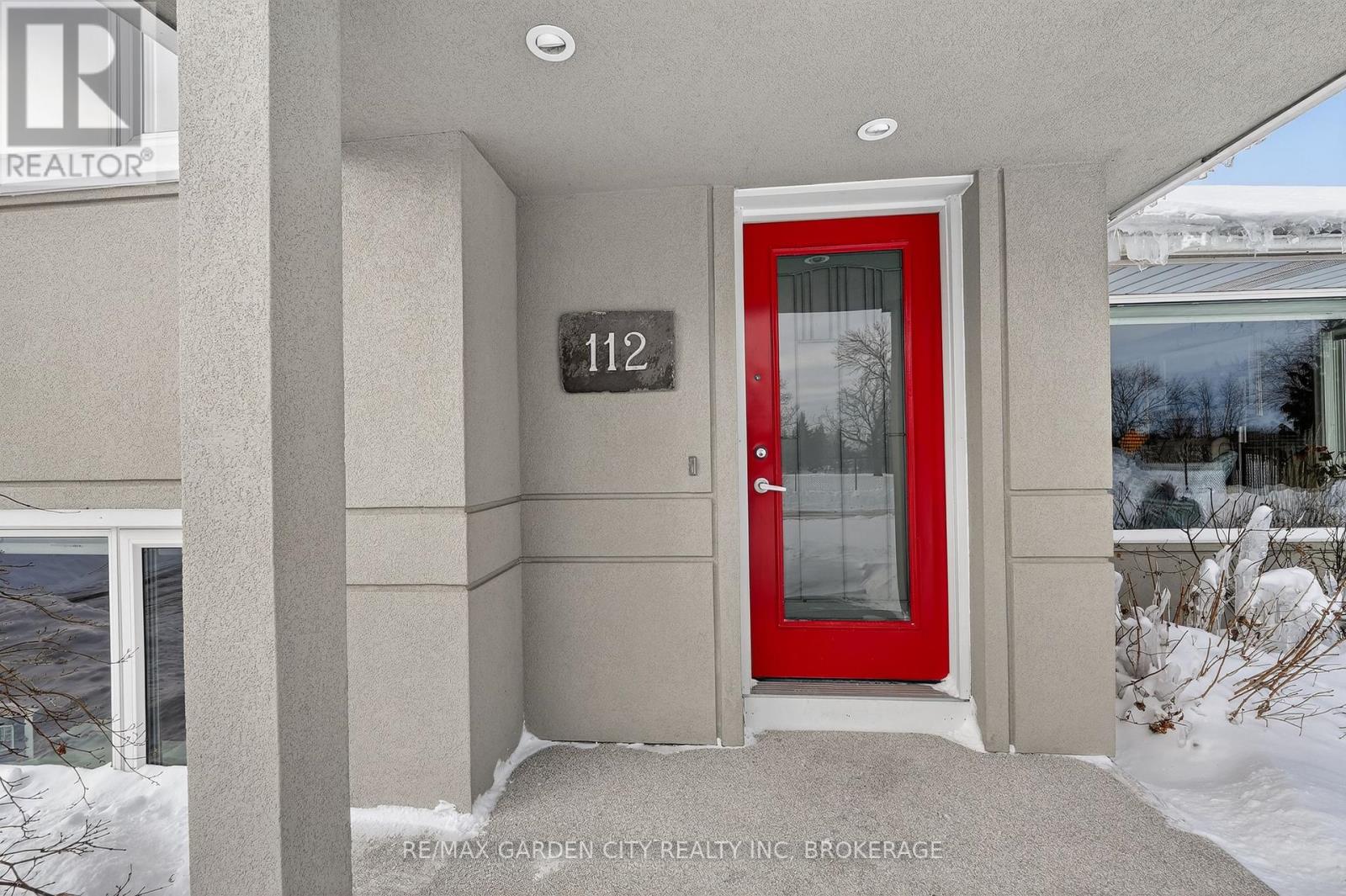 112 Riverdale Drive, St. Catharines, Ontario  L2R 4B9 - Photo 2 - X12745702