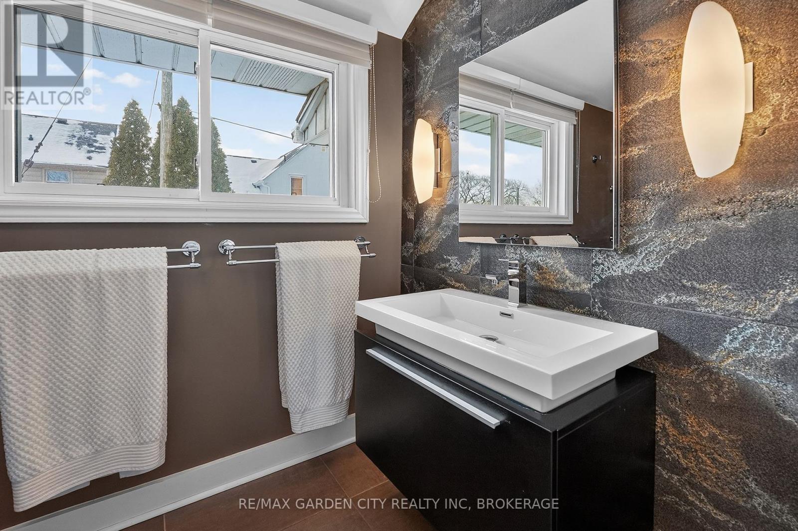 112 Riverdale Drive, St. Catharines, Ontario  L2R 4B9 - Photo 28 - X12745702