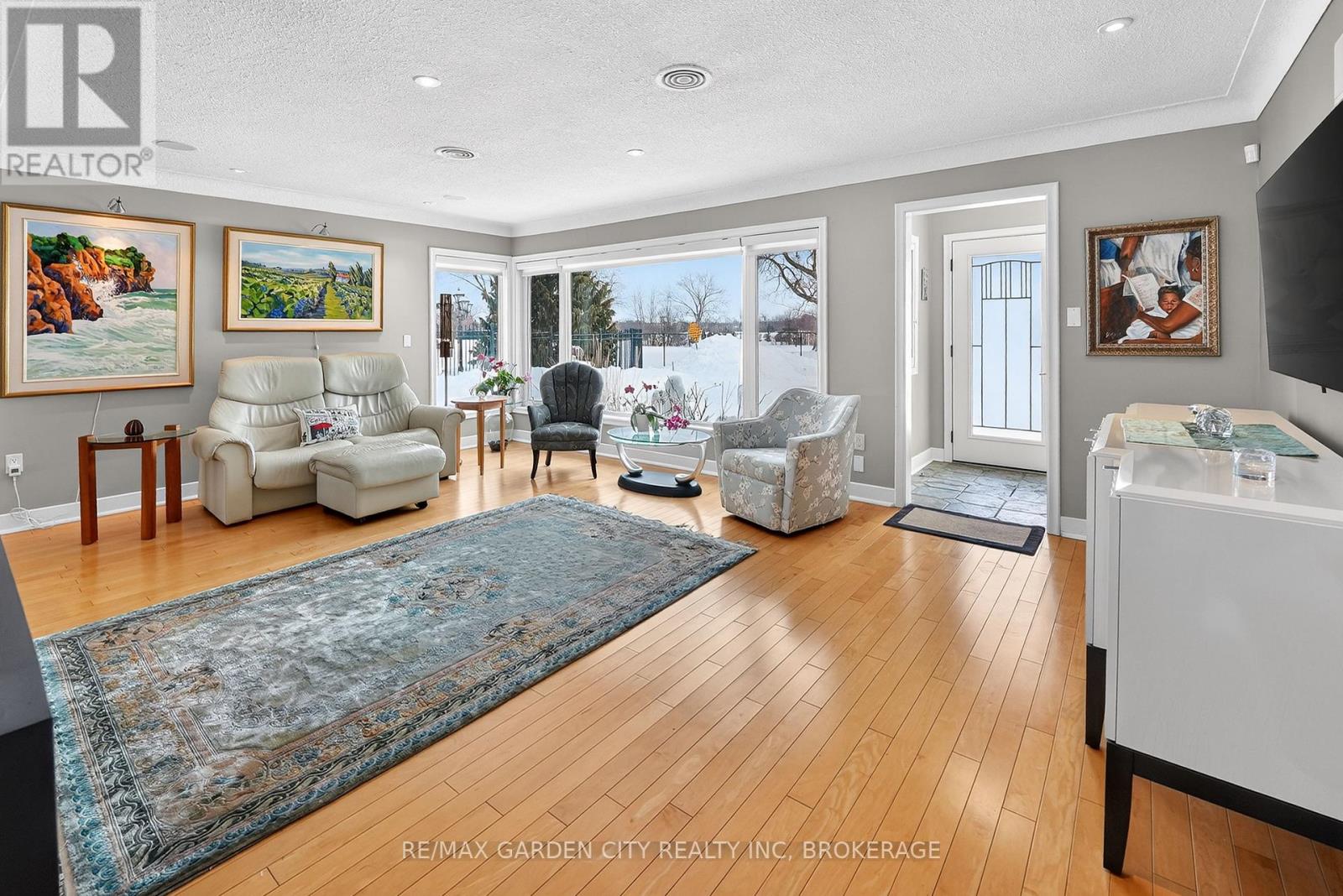 112 Riverdale Drive, St. Catharines, Ontario  L2R 4B9 - Photo 3 - X12745702