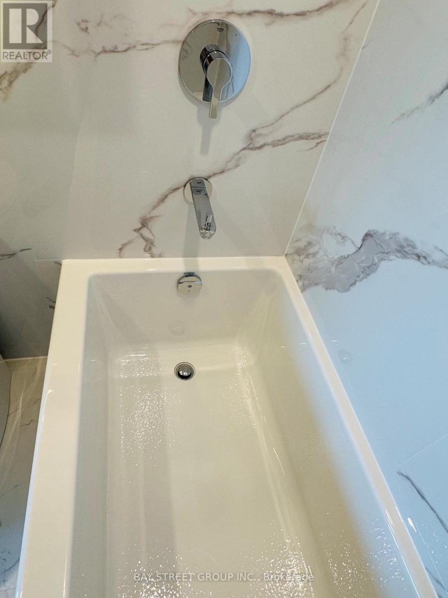 3215 - 3 Concord Cityplace Way, Toronto, Ontario  M5V 0X4 - Photo 16 - C12745710