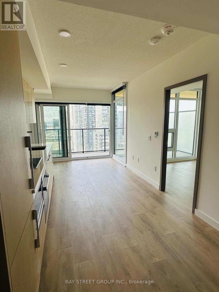 3215 - 3 Concord Cityplace Way, Toronto, Ontario  M5V 0X4 - Photo 2 - C12745710