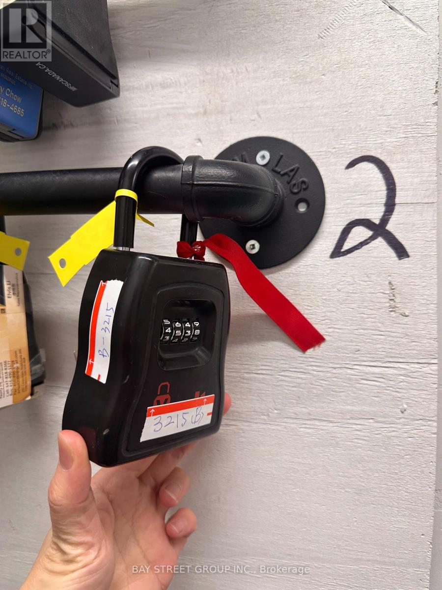 3215 - 3 Concord Cityplace Way, Toronto, Ontario  M5V 0X4 - Photo 25 - C12745710