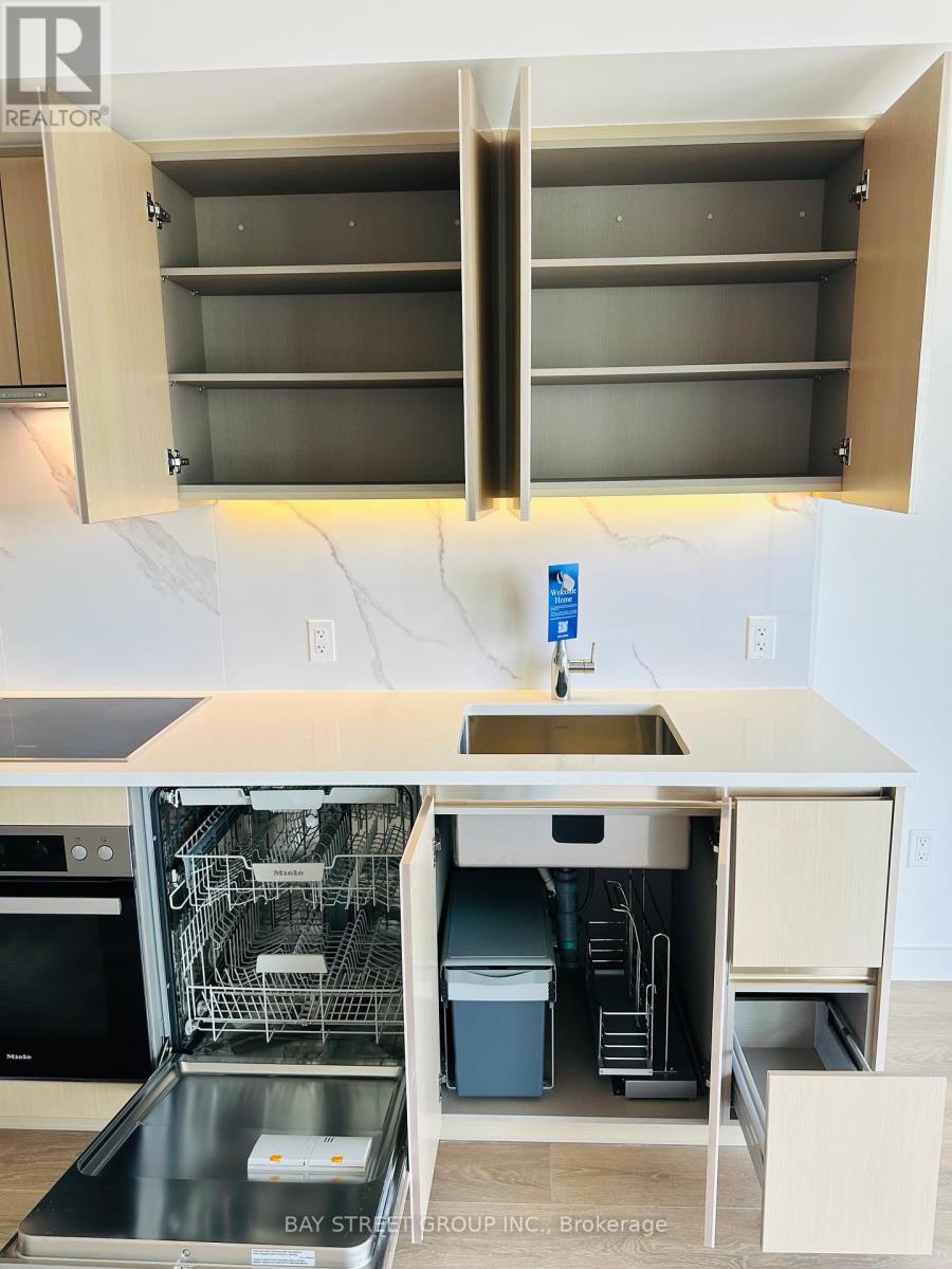 3215 - 3 Concord Cityplace Way, Toronto, Ontario  M5V 0X4 - Photo 5 - C12745710