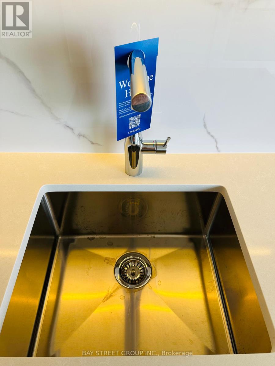 3215 - 3 Concord Cityplace Way, Toronto, Ontario  M5V 0X4 - Photo 7 - C12745710