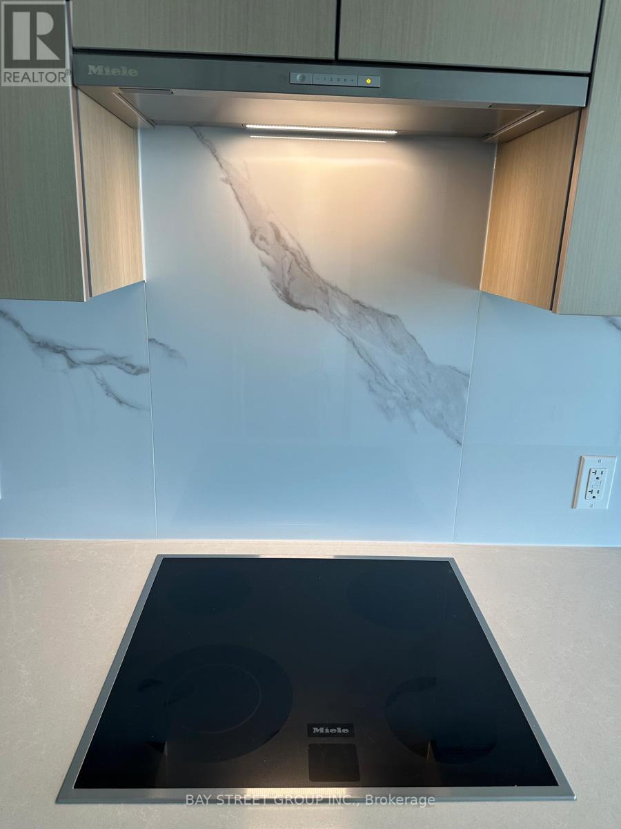 3215 - 3 Concord Cityplace Way, Toronto, Ontario  M5V 0X4 - Photo 8 - C12745710