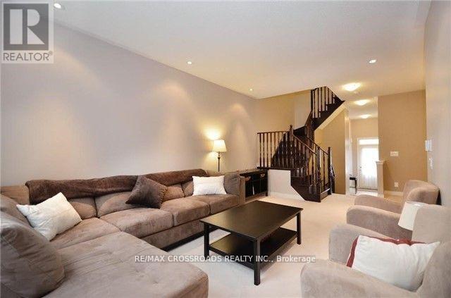 158 Harvest Hills Boulevard, East Gwillimbury, Ontario  L9N 0C1 - Photo 4 - N12745726