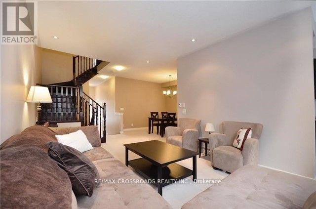 158 Harvest Hills Boulevard, East Gwillimbury, Ontario  L9N 0C1 - Photo 5 - N12745726