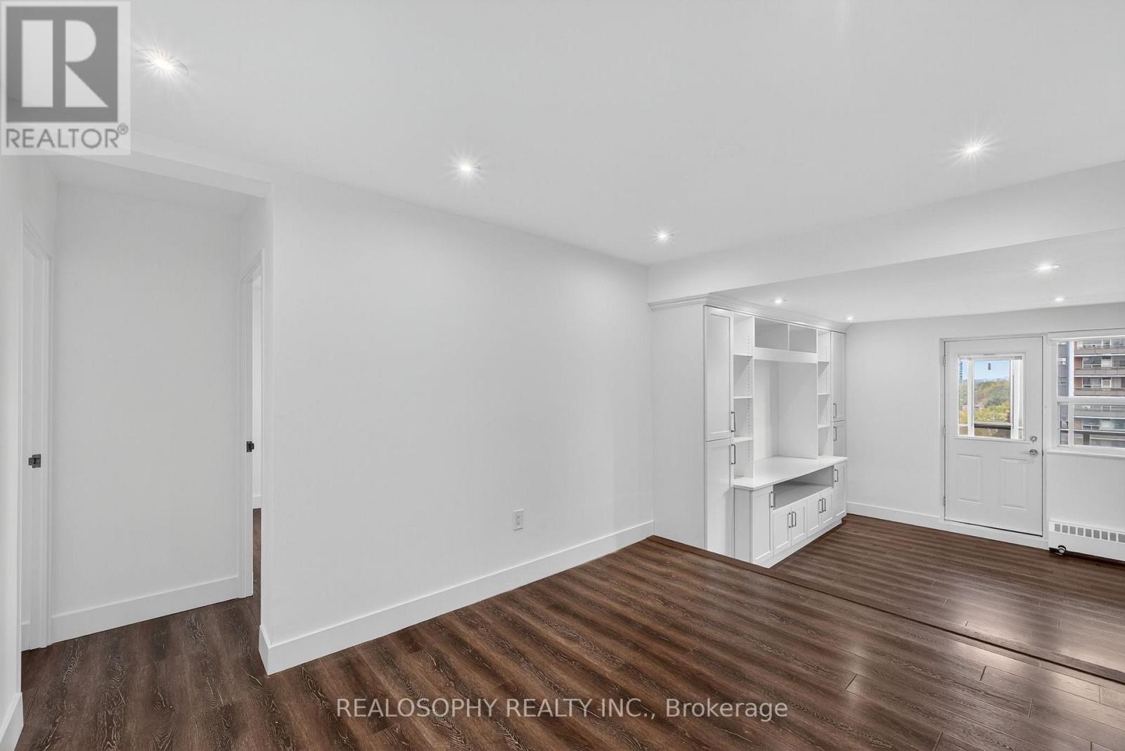 905 - 15 Elizabeth Street N, Mississauga, Ontario  L5G 2Z3 - Photo 10 - W12745706