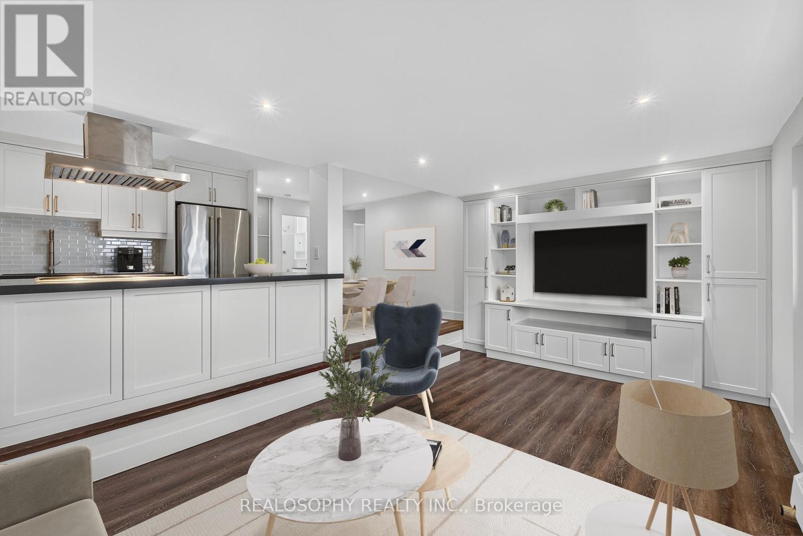 905 - 15 Elizabeth Street N, Mississauga, Ontario  L5G 2Z3 - Photo 3 - W12745706