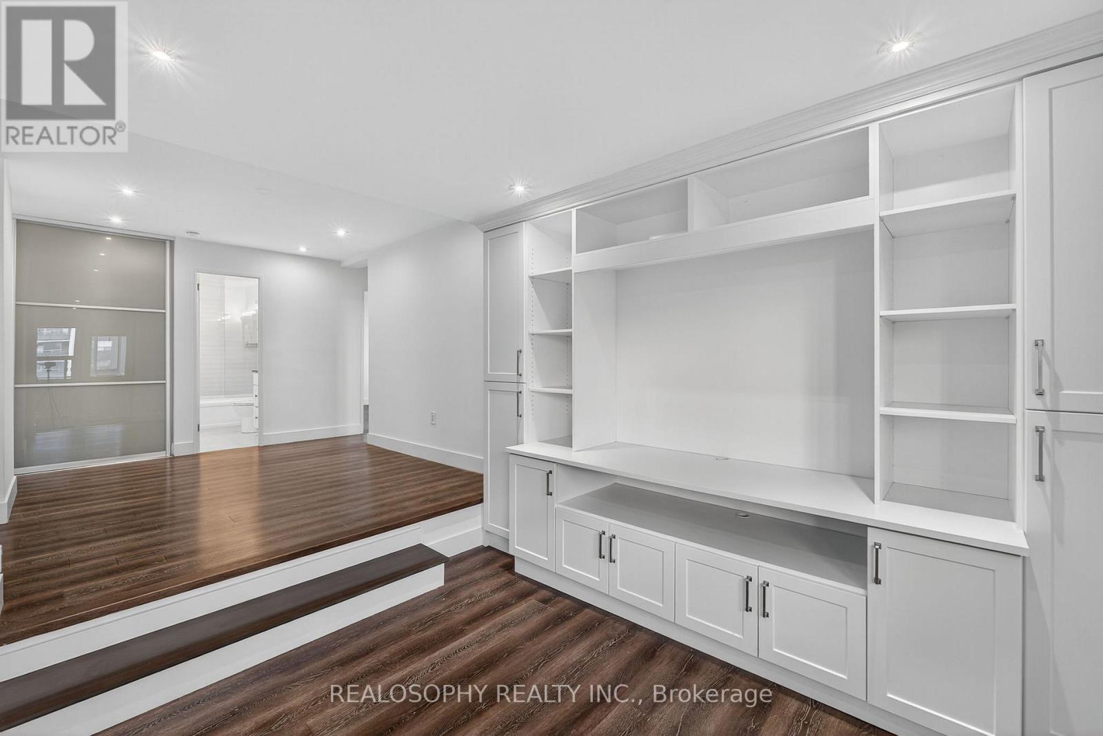 905 - 15 Elizabeth Street N, Mississauga, Ontario  L5G 2Z3 - Photo 9 - W12745706