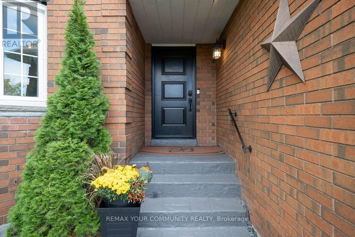 104 Taylorwood Avenue, Caledon, Ontario  L7E 1H9 - Photo 2 - W12745768