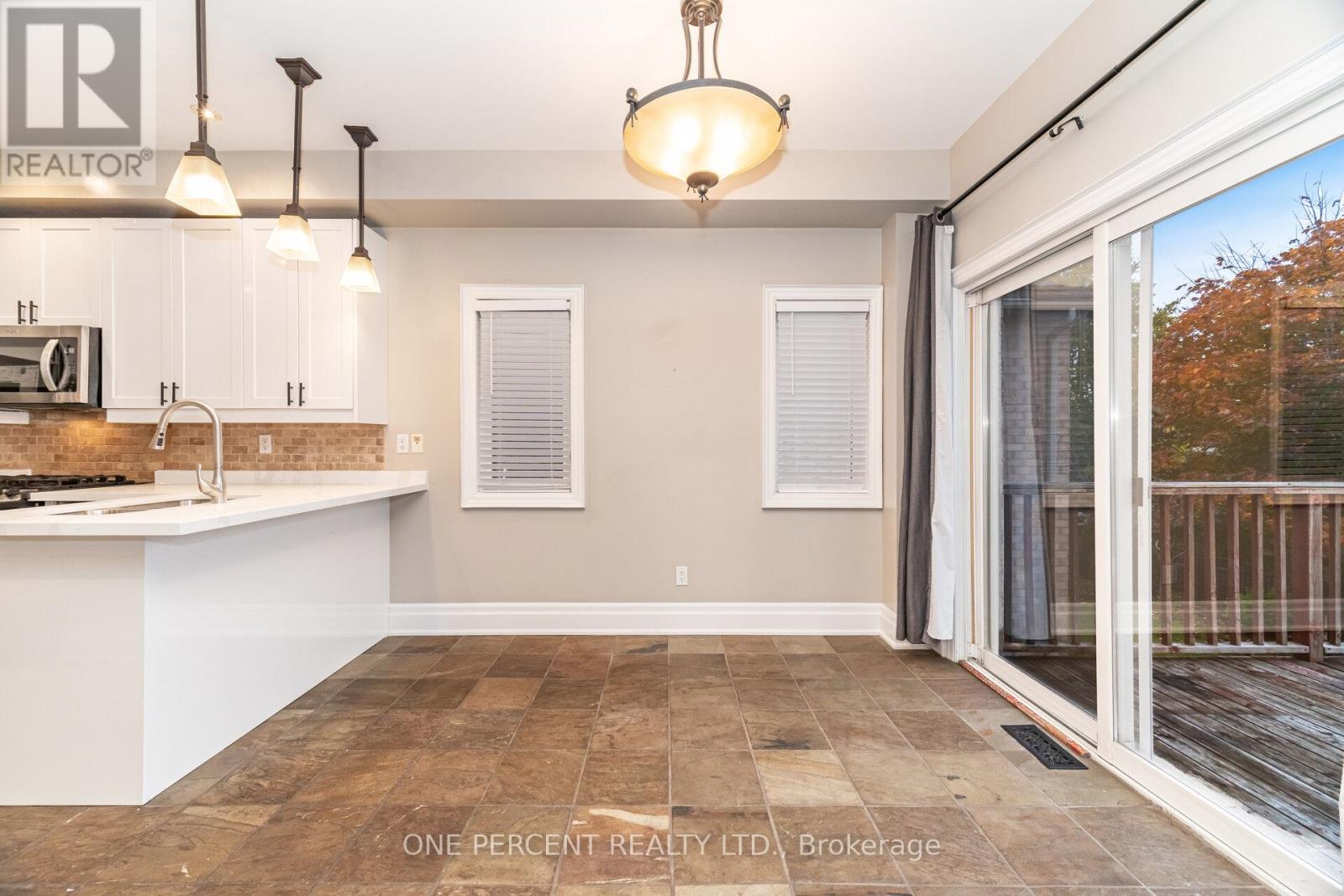 2432 Hilda Drive, Oakville, Ontario  L6H 7N3 - Photo 9 - W12745774