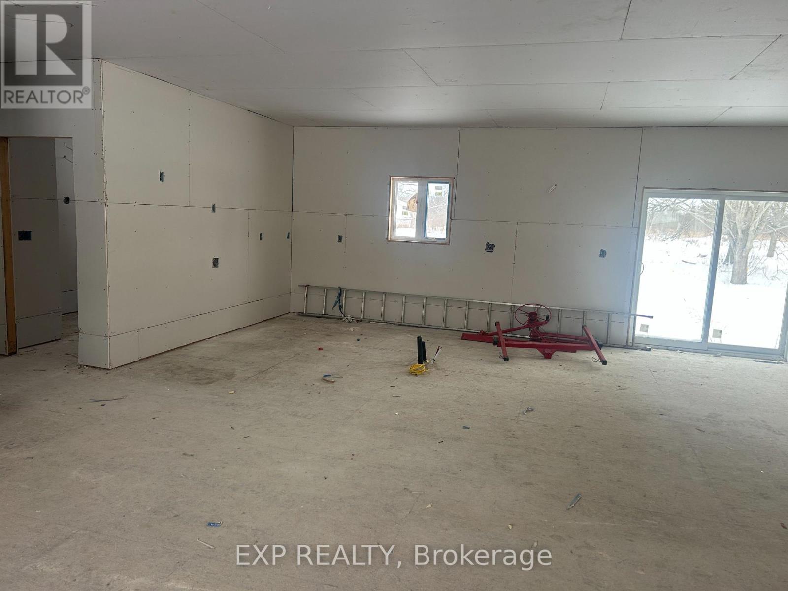 12487 Niagara Parkway, Niagara Falls, Ontario  L2E 6S6 - Photo 2 - X12745742