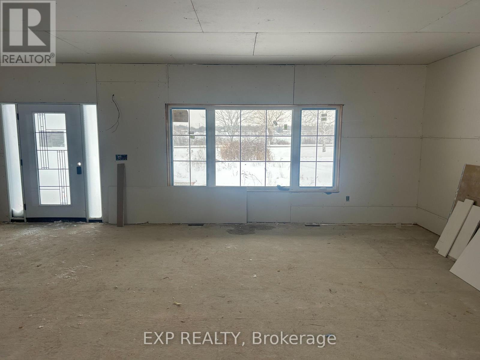 12487 Niagara Parkway, Niagara Falls, Ontario  L2E 6S6 - Photo 3 - X12745742