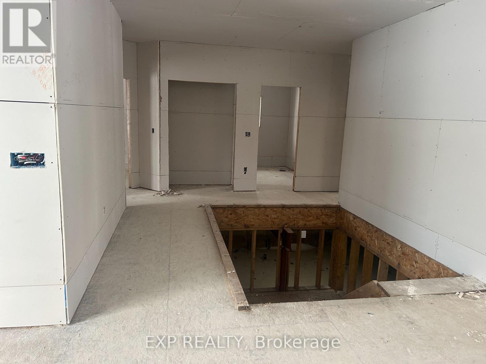 12487 Niagara Parkway, Niagara Falls, Ontario  L2E 6S6 - Photo 4 - X12745742