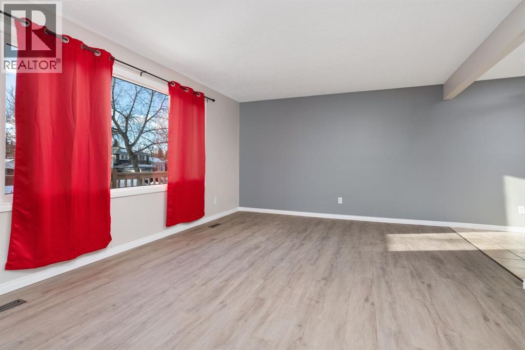 5810 Marler Drive, Camrose, Alberta  T4V 2S8 - Photo 5 - A2279757