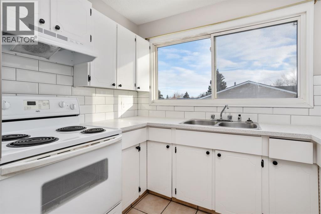 5810 Marler Drive, Camrose, Alberta  T4V 2S8 - Photo 8 - A2279757