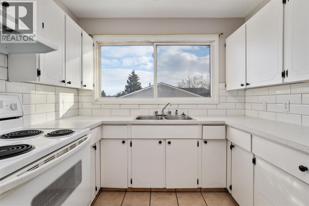 5810 Marler Drive, Camrose, Alberta  T4V 2S8 - Photo 7 - A2279757