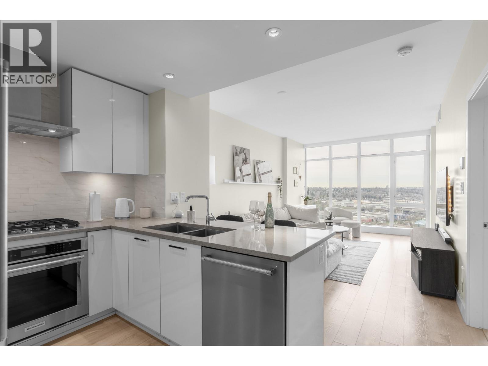 Listing Picture 11 of 37 : 2603 1788 GILMORE AVENUE, Burnaby / 本拿比 - 魯藝地產 Yvonne Lu Group - MLS Medallion Club Member