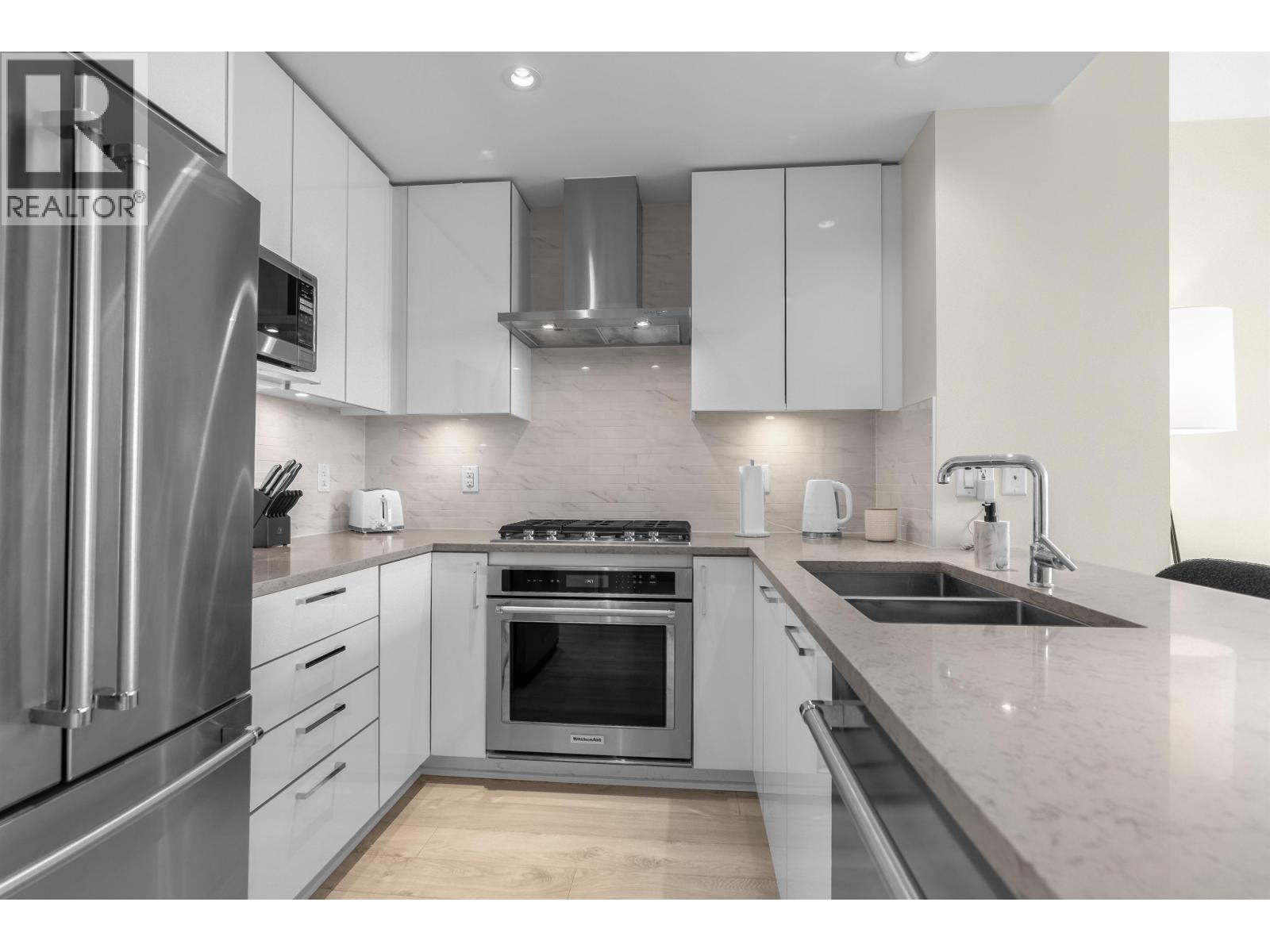 Listing Picture 18 of 37 : 2603 1788 GILMORE AVENUE, Burnaby / 本拿比 - 魯藝地產 Yvonne Lu Group - MLS Medallion Club Member