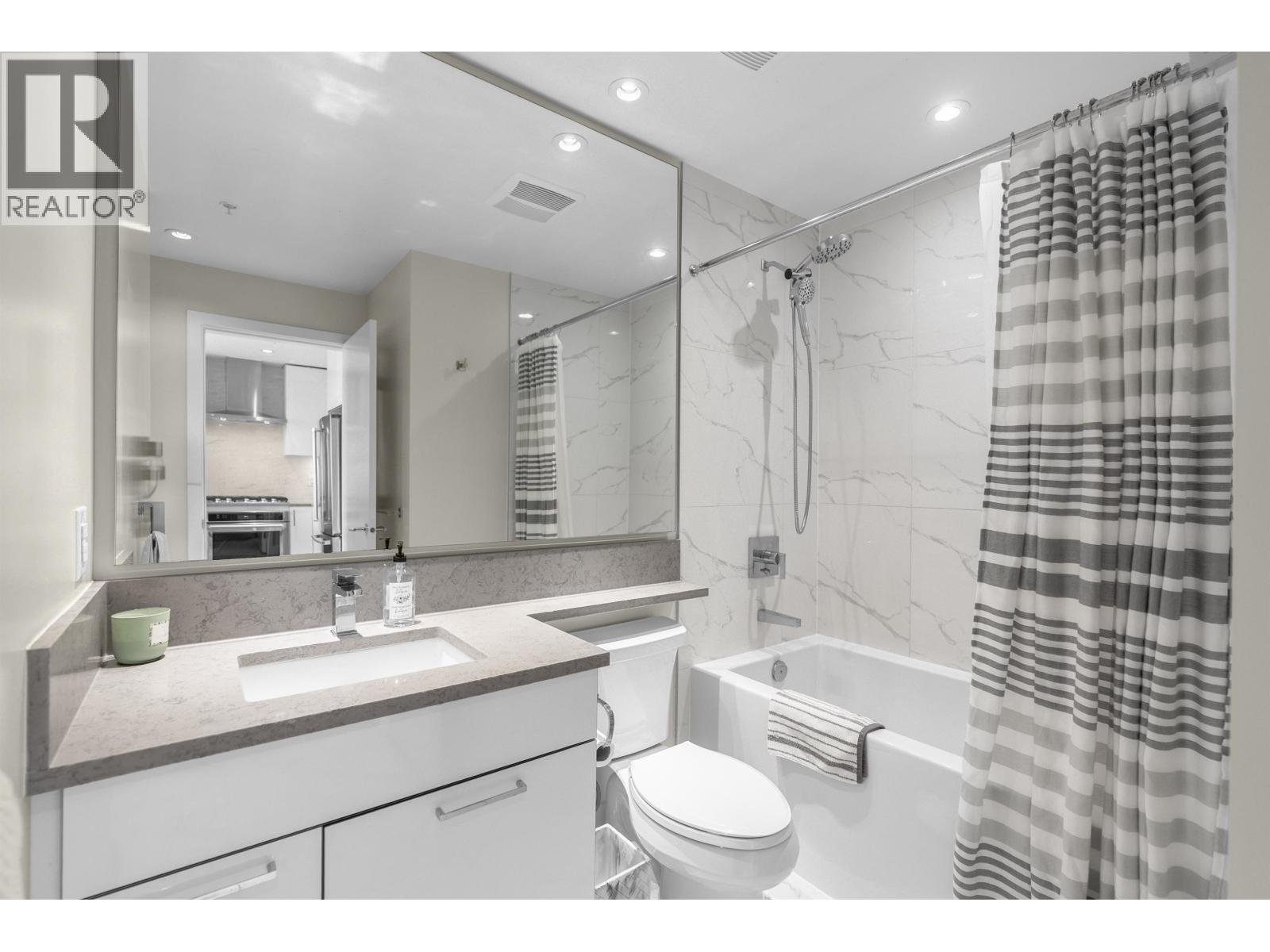 Listing Picture 25 of 37 : 2603 1788 GILMORE AVENUE, Burnaby / 本拿比 - 魯藝地產 Yvonne Lu Group - MLS Medallion Club Member