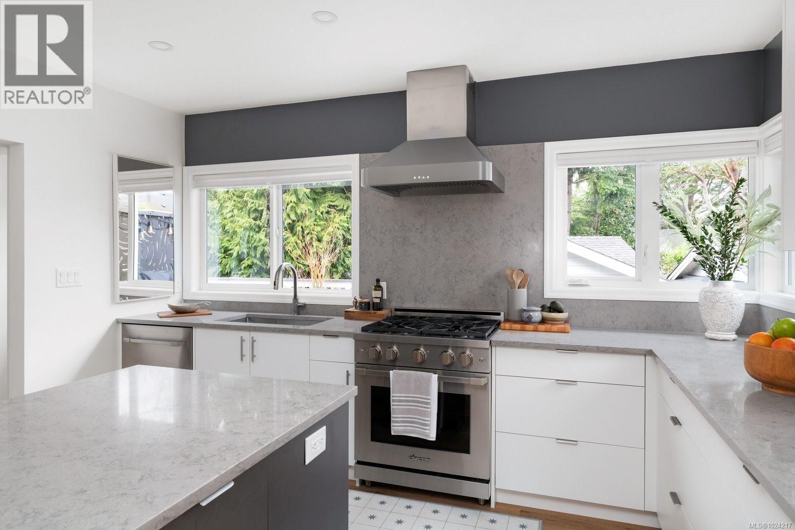 1980 Fairfield Rd, Victoria, British Columbia  V8S 1H4 - Photo 16 - 1024217