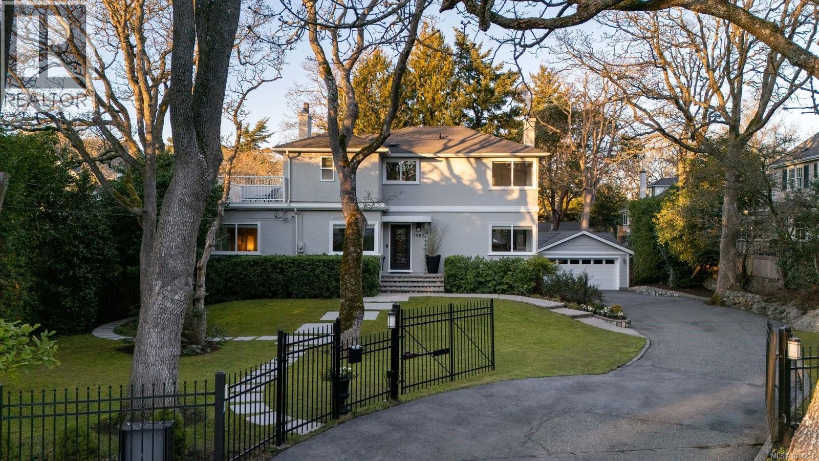 1980 Fairfield Rd, Victoria, British Columbia  V8S 1H4 - Photo 45 - 1024217