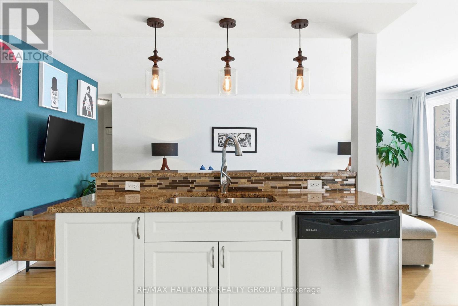 907 Innswood Drive, Ottawa, Ontario  K2A 3R9 - Photo 13 - X12745792