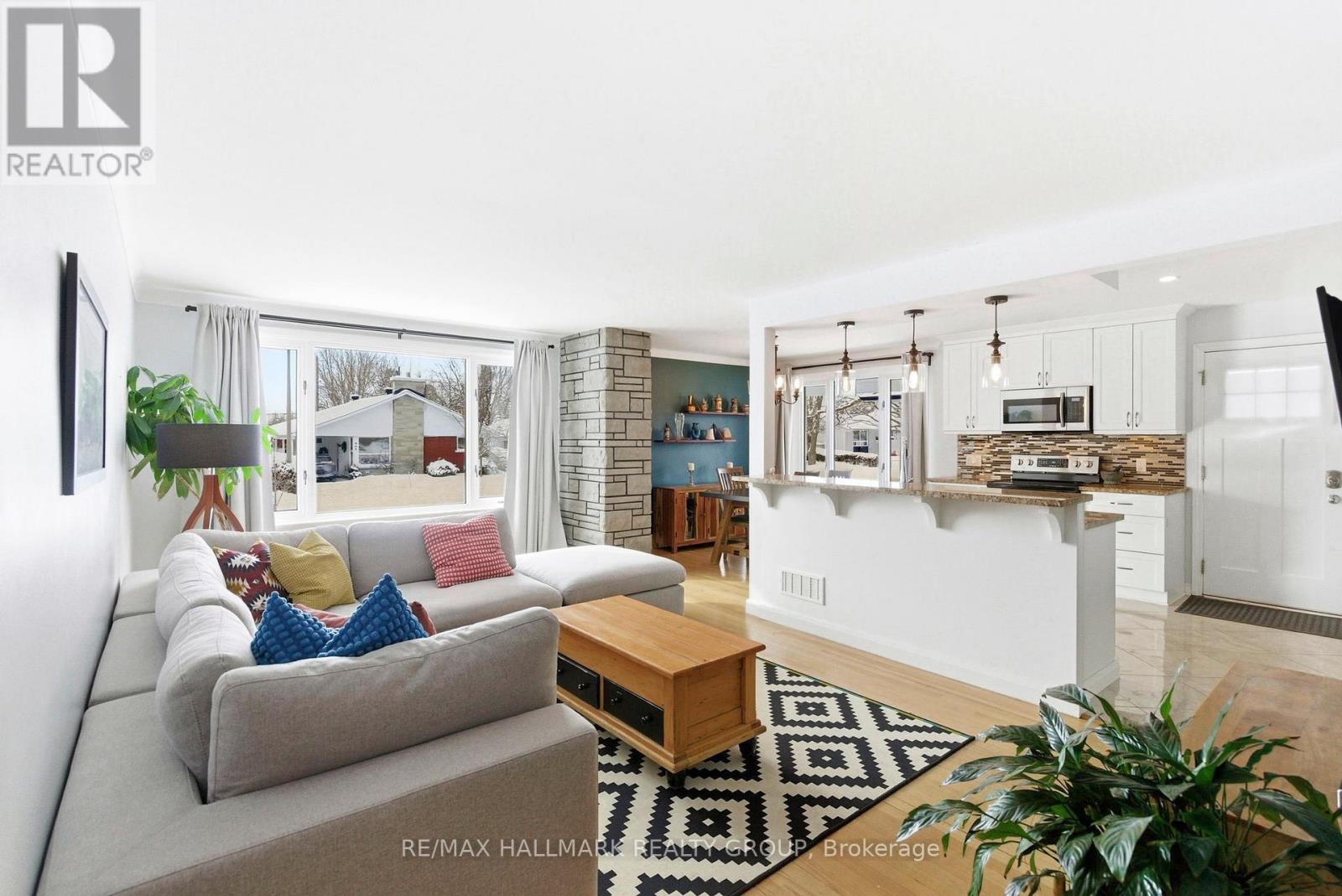 907 Innswood Drive, Ottawa, Ontario  K2A 3R9 - Photo 8 - X12745792