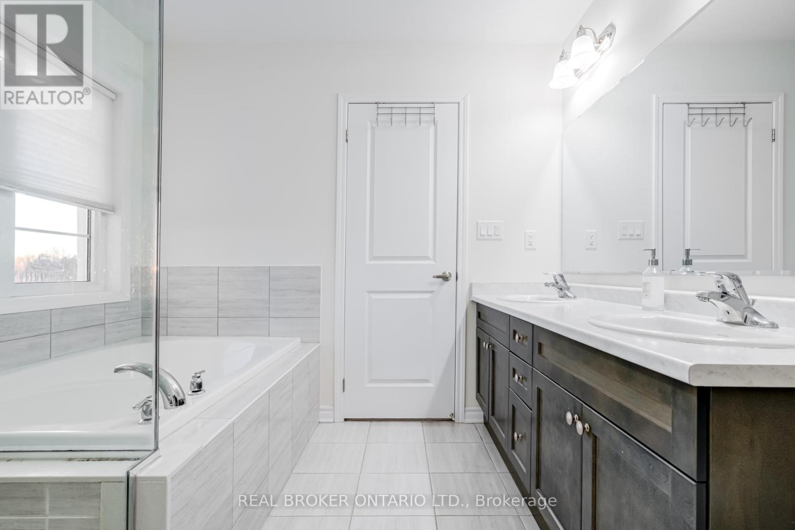 (Main & 2nd Floor) - 1004 Dashwood Court, Pickering, Ontario  L1V 0G7 - Photo 31 - E12745816