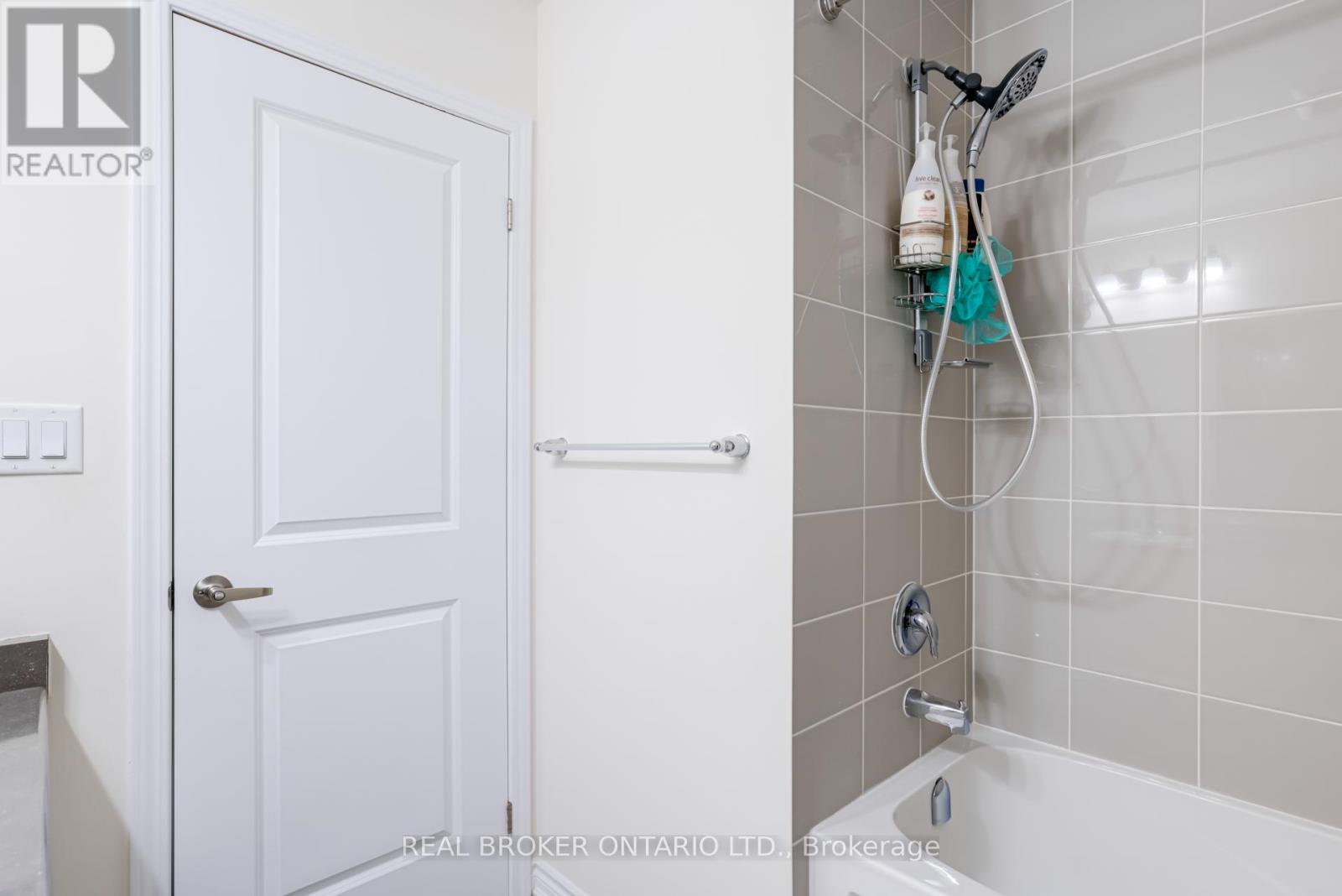 (Main & 2nd Floor) - 1004 Dashwood Court, Pickering, Ontario  L1V 0G7 - Photo 40 - E12745816