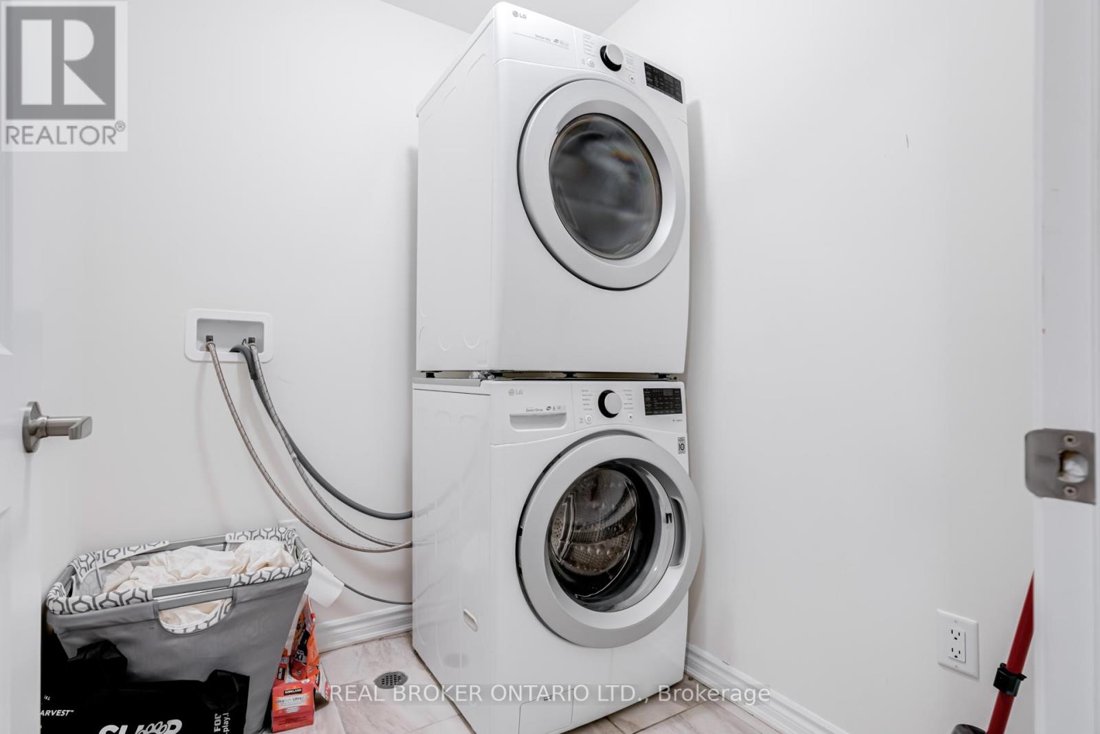 (Main & 2nd Floor) - 1004 Dashwood Court, Pickering, Ontario  L1V 0G7 - Photo 43 - E12745816