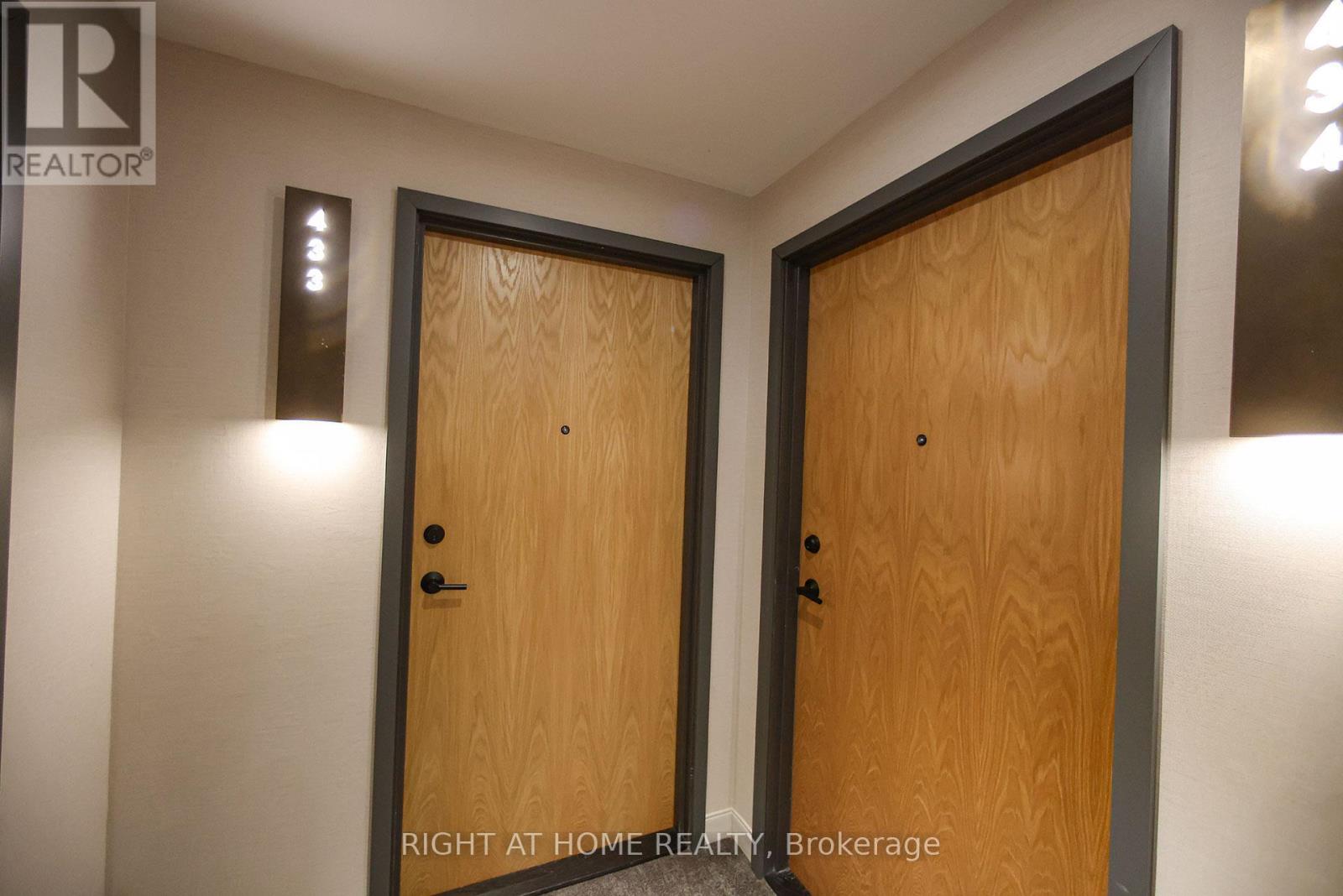 D433 - 8 Beverley Glen Boulevard, Vaughan, Ontario  L4J 7V1 - Photo 2 - N12745794