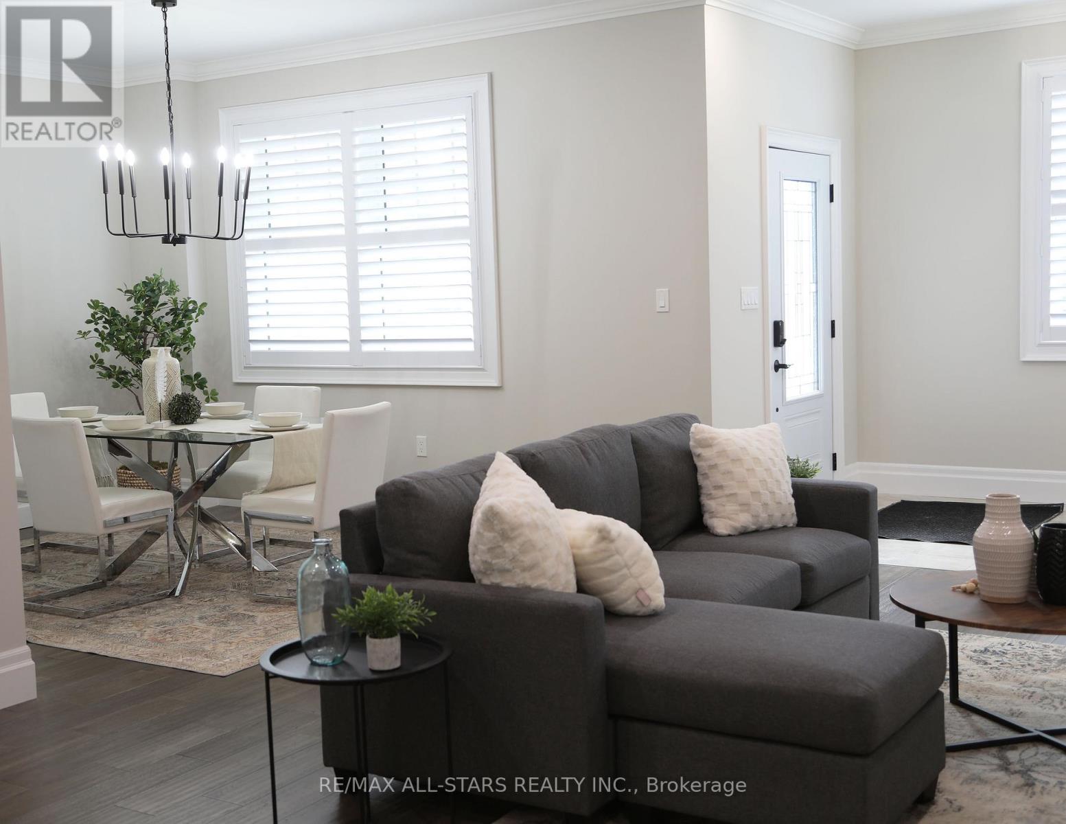 29 Patrick Drive, Aurora, Ontario  L4G 2A6 - Photo 4 - N12745830