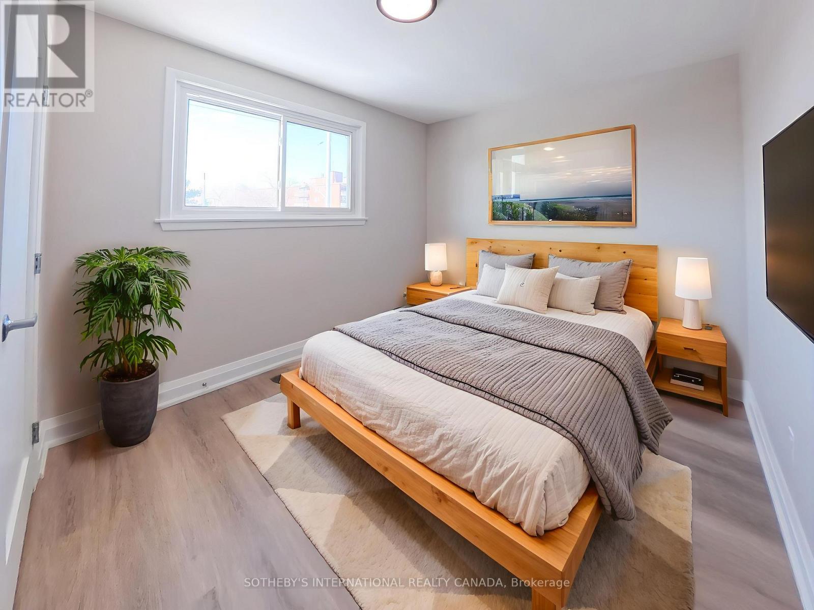 34 Rita Drive, Toronto, Ontario  M3L 2G6 - Photo 16 - W12745812