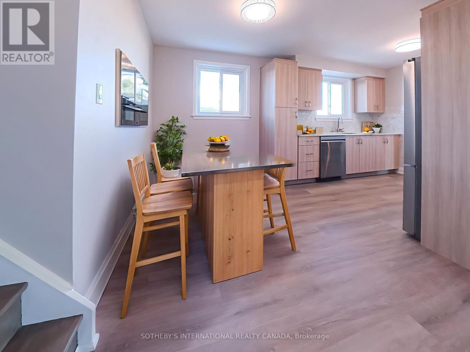 34 Rita Drive, Toronto, Ontario  M3L 2G6 - Photo 6 - W12745812